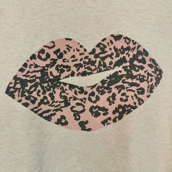 Rare Wildfox Cream & Leopard Print Lips Sweatshirt Medium - Picture 2 of 4